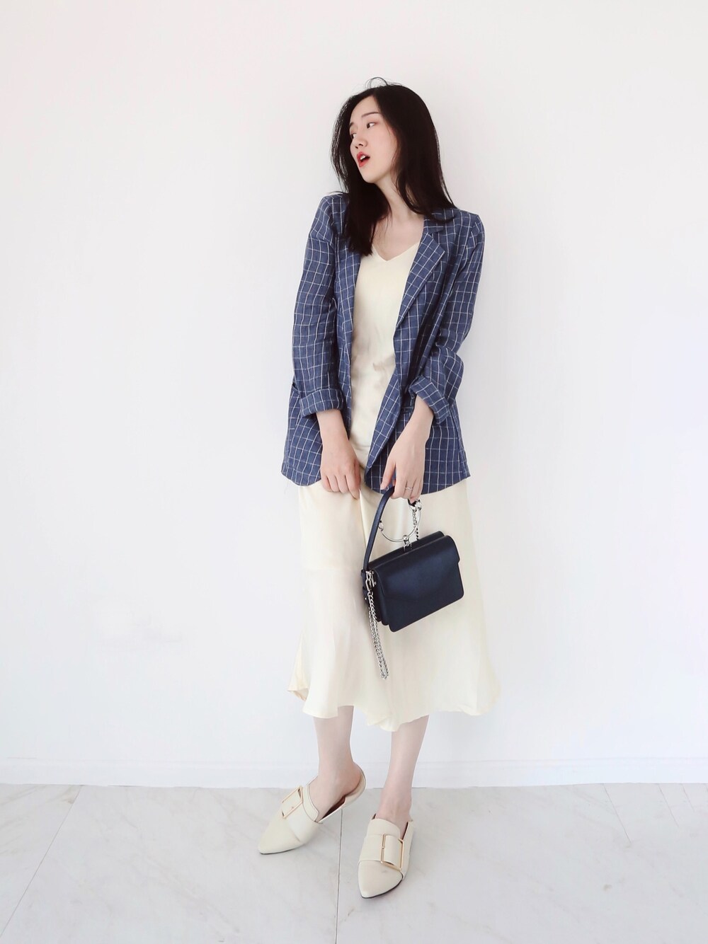 「休闲、街头搭配、ootd、搭配」｜「SELFSAMEのアイテム（ショルダーバッグ、ブルー系）」を使った、伴伴说さん（レディース・166cm）の夏コーディネートの1枚目の写真