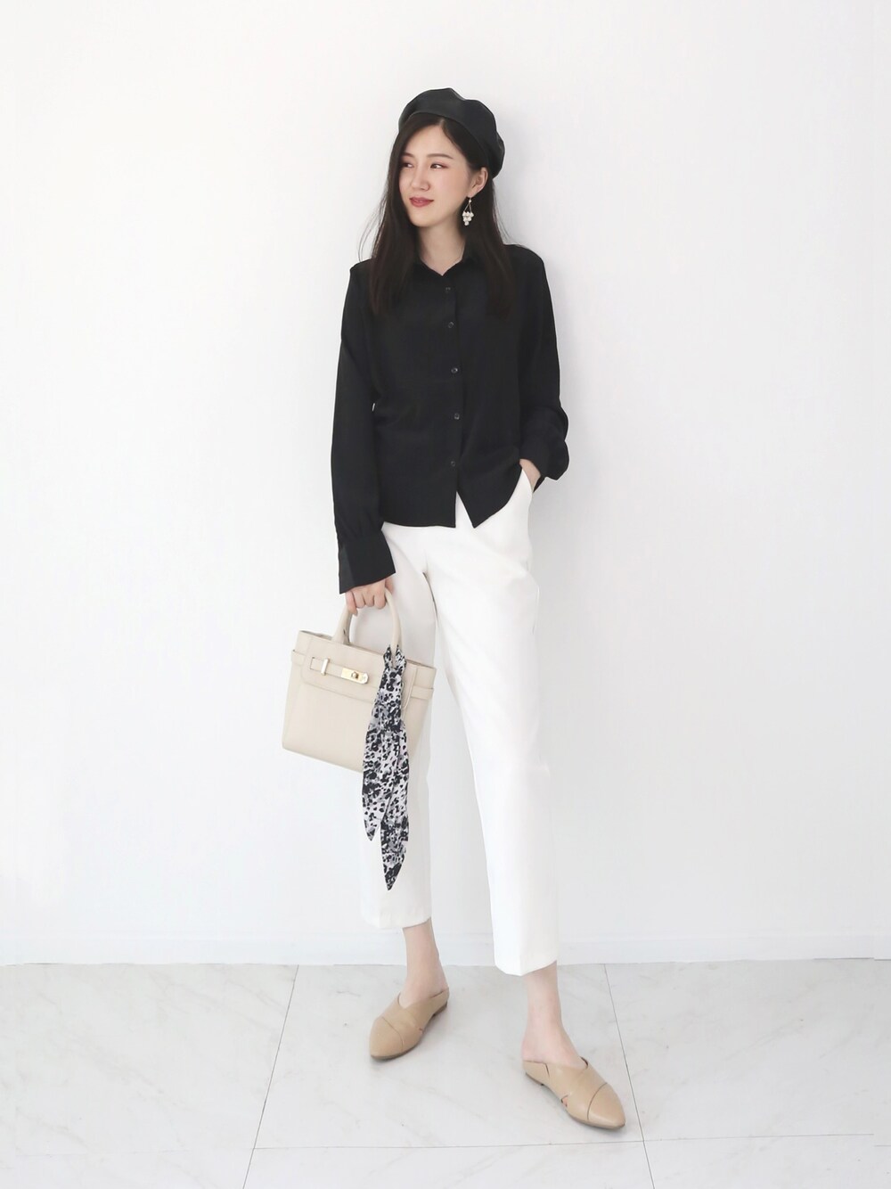「夏、ootd、街头搭配、日系极简、女人味、黑白搭配、通勤穿搭」｜「SELFSAMEのアイテム（ショルダーバッグ、ホワイト系）」を使った、伴伴说さん（レディース・166cm）の夏コーディネートの1枚目の写真