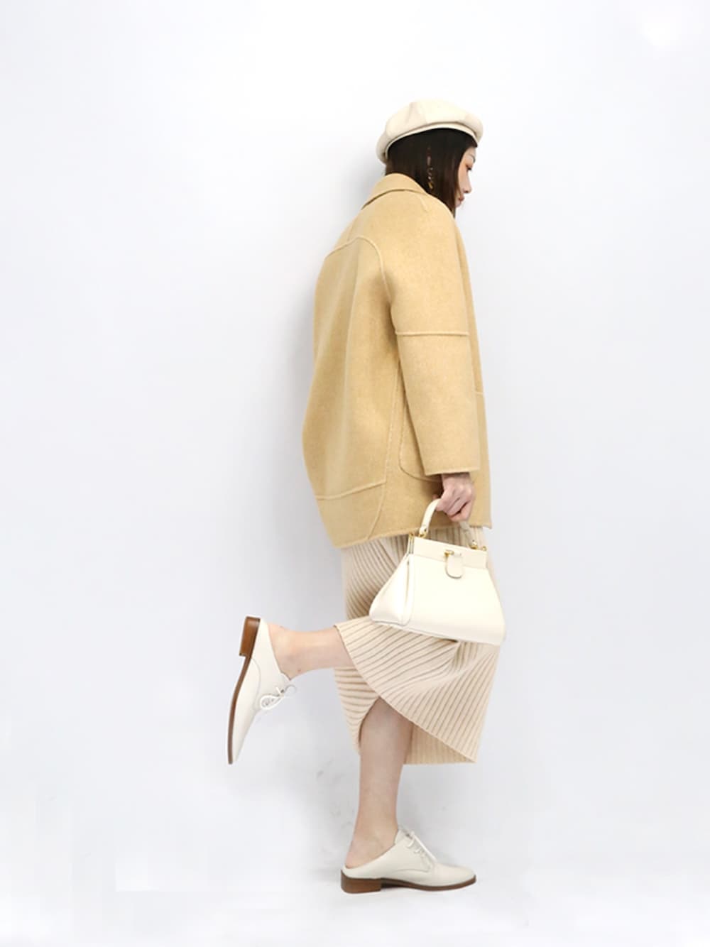 「ootd、女人味」｜「Selfsameのアイテム（トートバッグ、ホワイト系）」を使った、伴伴说さん（レディース・158cm）の秋コーディネートの1枚目の写真