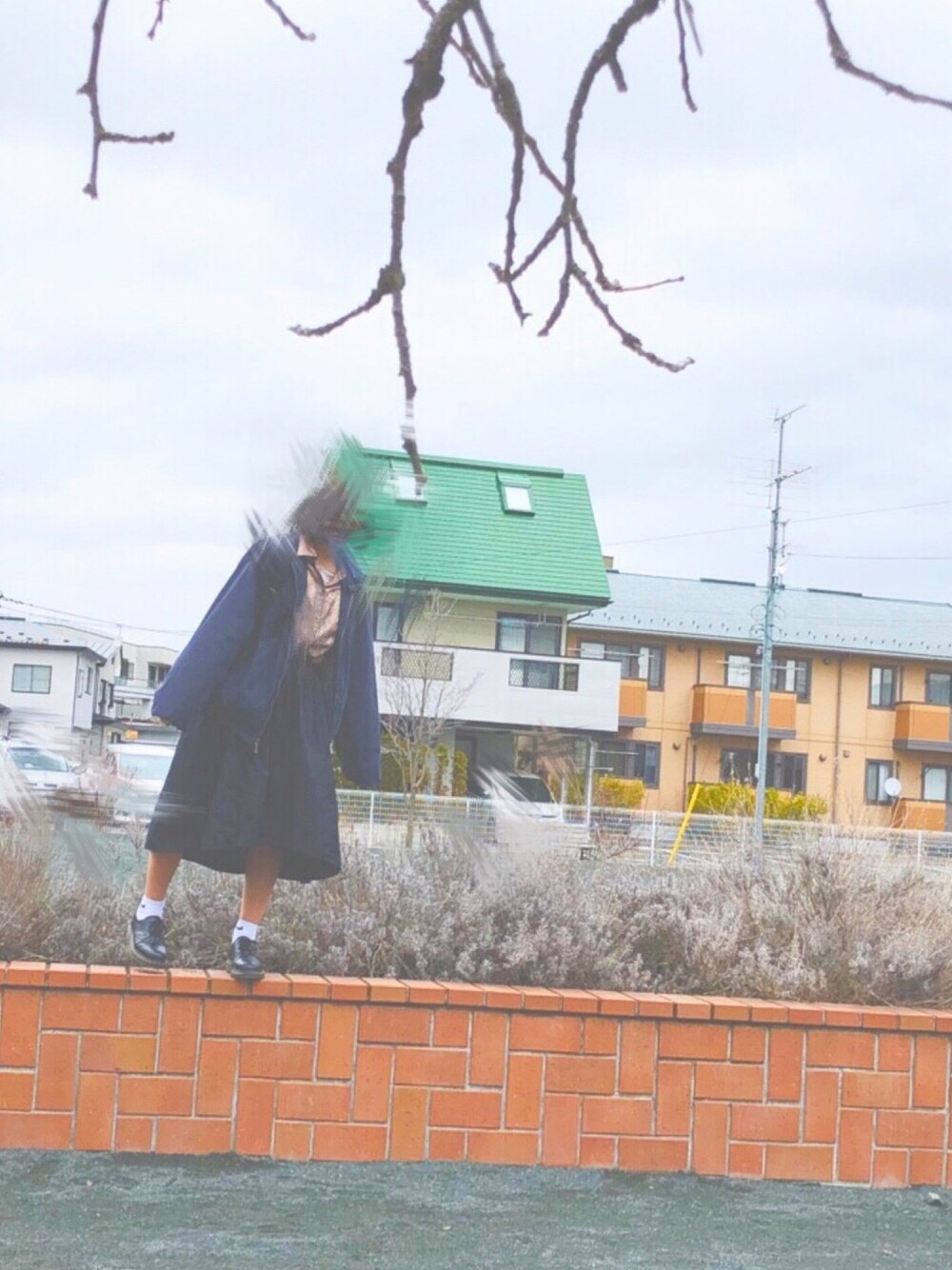 「古着、全身古着、古着女子、古着好きな人と繋がりたい、マーチン女子」｜「古着のアイテム（シャツ/ブラウス、ベージュ系）」を使った、みーーーーさん（レディース・154cm）の春コーディネートの1枚目の写真