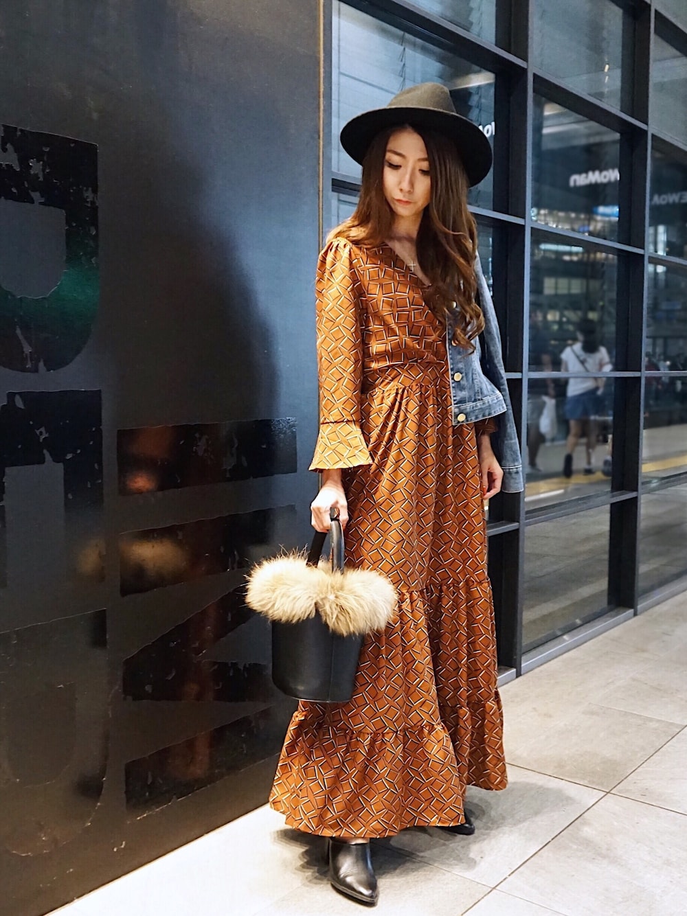 「ワンピース、秋コーデ、ブラウン×ブラック、daydress、マキシ丈ワンピース、myshawty」｜「My shawtyのsquare mood day dress（ワンピース、ブラウン系）」を使った、shiokoさん（レディース・155cm）の秋コーディネートの1枚目の写真