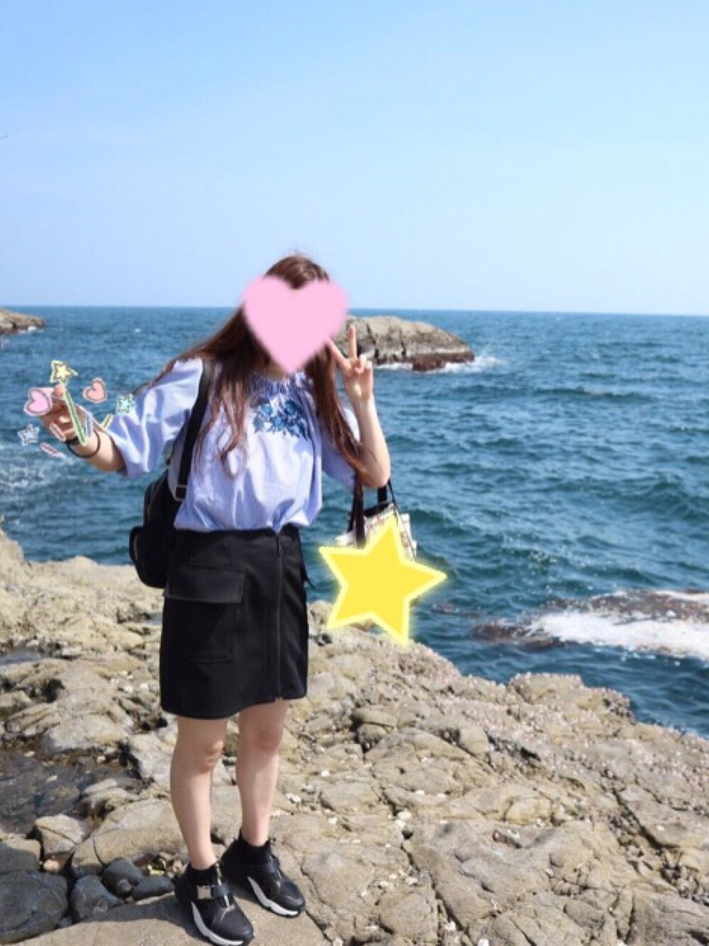 「江の島、海、休日、お出かけ」｜「EMODAのKERSEYジップスカート（スカート、ブラック系）」を使った、aiさん（レディース・152cm）の春コーディネートの1枚目の写真