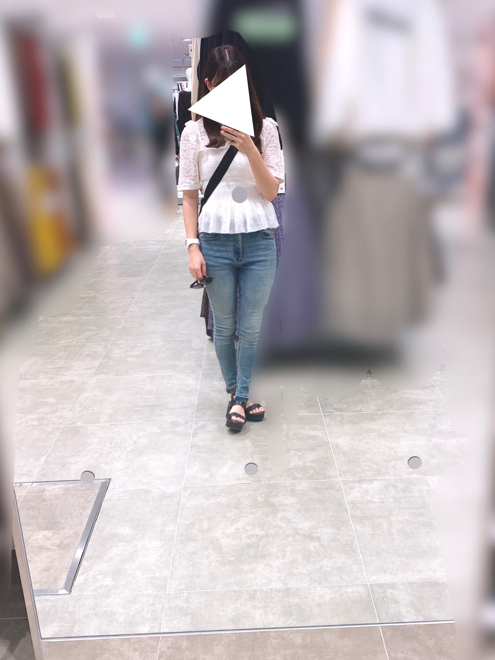 「パンツスタイル、韓国ファッション、お出かけ、ネイル」｜「GUのアイテム（デニムパンツ、ブルー系）」を使った、aiさん（レディース・152cm）の秋コーディネートの1枚目の写真