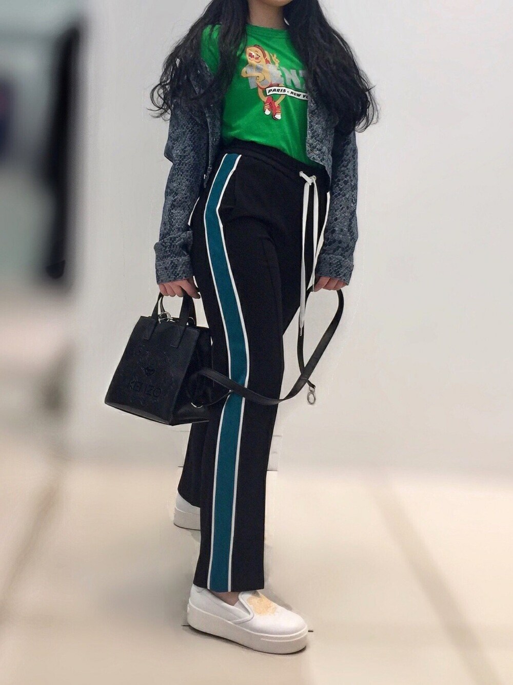 「KENZO、shanghai」｜「KENZOのアイテム（トップス、その他）」を使った、Feltiさん（レディース・168cm）の冬コーディネートの1枚目の写真