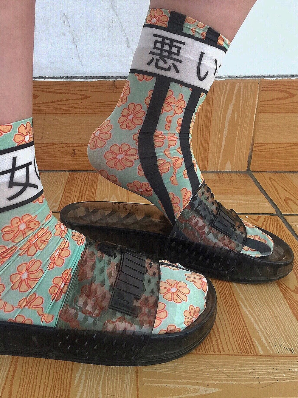 「fenty、shanghai」｜「fentyxstanceのアイテム（ソックス/靴下、その他）」を使った、Feltiさん（レディース・168cm）の冬コーディネートの1枚目の写真