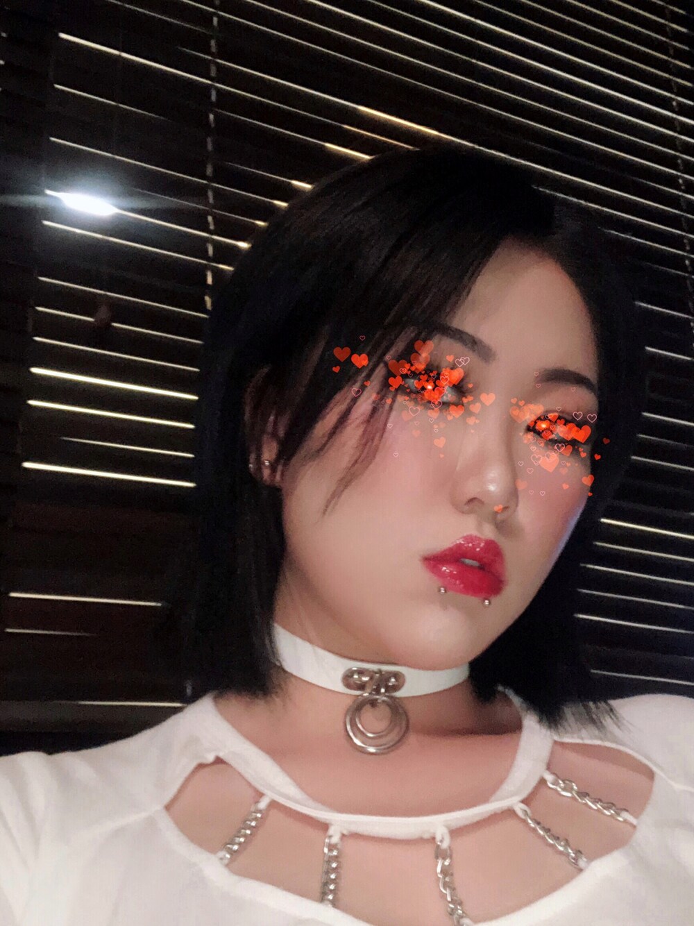 「GLADNEWSのアイテム（Tシャツ/カットソー、ホワイト系）」を使った、Feltiさん（レディース・168cm）の秋コーディネートの1枚目の写真