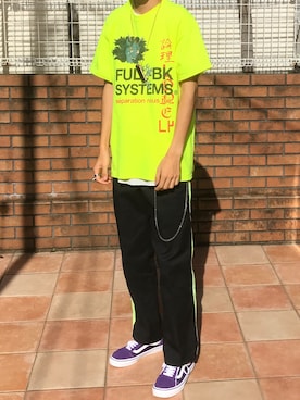 「蛍光カラー」｜「アイテム（財布/小物）」を使った、touiさん（メンズ・182cm）の夏コーディネート