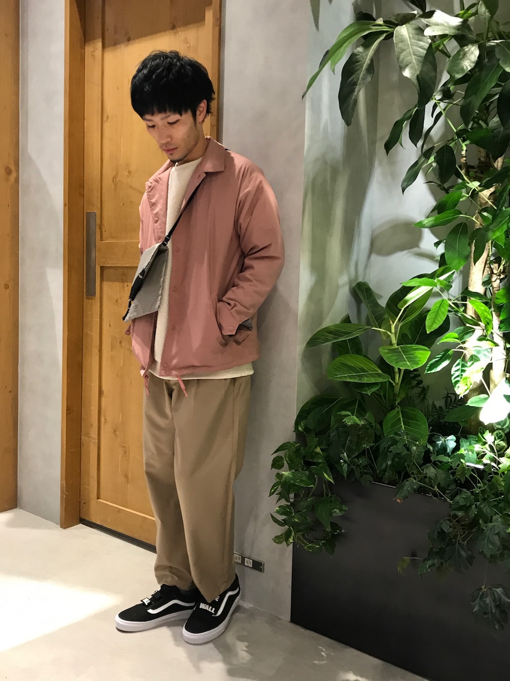ジャケット/アウター（ピンク系）を使った「ベージュパンツ」の人気