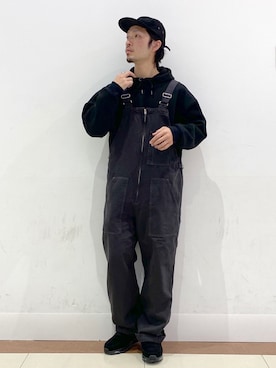 「オールブラック」｜「アイテム（サロペット/オーバーオール）」を使った、Yusukeさん（メンズ・173cm）の冬コーディネート