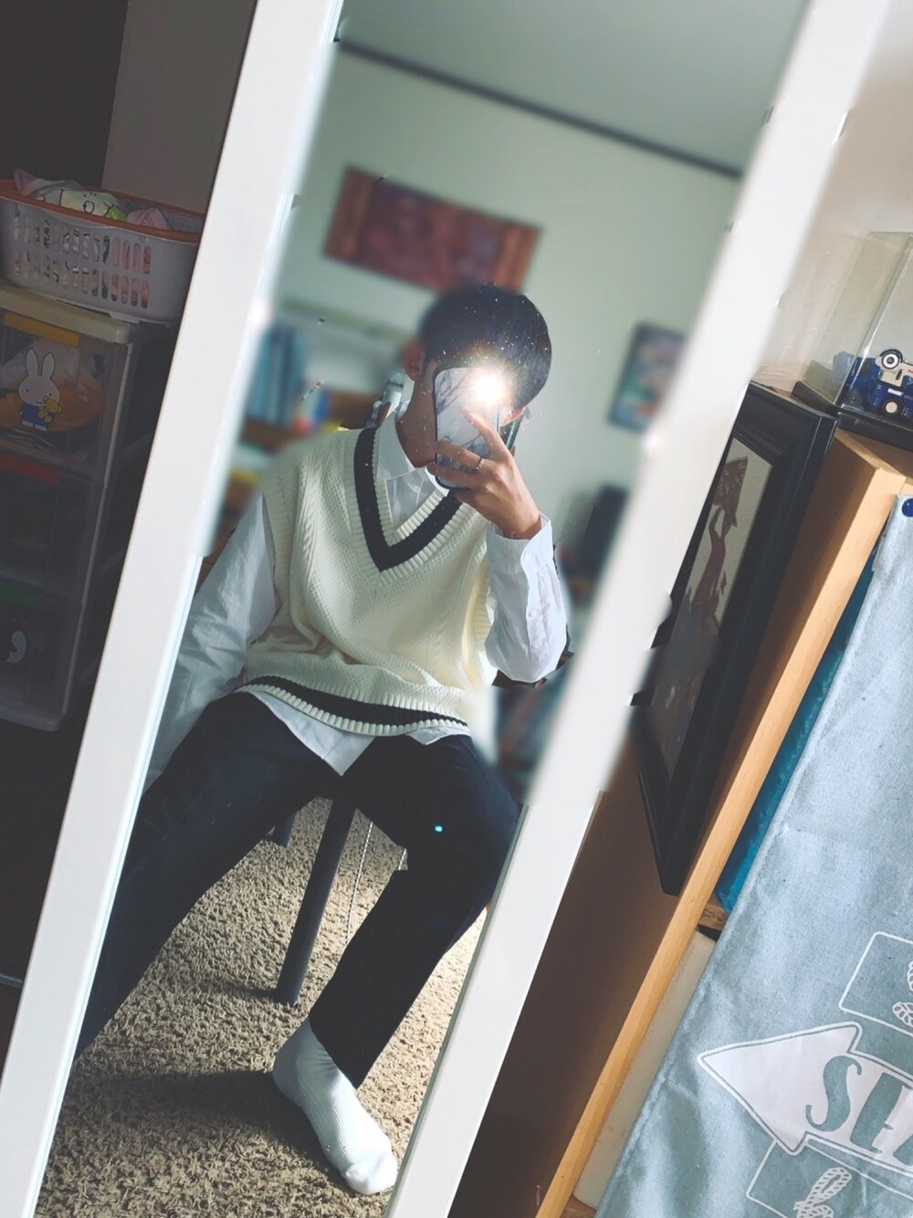 「秋コーデ、シンプル、キレイめ、プチプラ、黒スキニー、低身長、Dr.Martens、シンプルコーデ、ベスト」｜「WEGOのアイテム（ベスト、ホワイト系）」を使った、Rikuさん（メンズ・170cm）の秋コーディネートの1枚目の写真