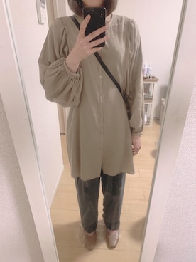 「COACH（コーチ）のアイテム（ショルダーバッグ、ブラック系）」を使った、mihoさん（レディース・162cm）の春コーディネート