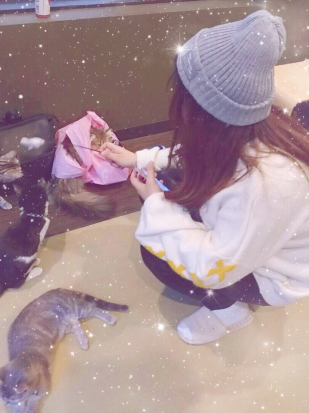 「デブん、猫カフェ」｜「忘れたのアイテム（ニット/セーター、ホワイト系）」を使った、罗咯咯咯咯咯咯さん（レディース・165cm）の秋コーディネートの1枚目の写真
