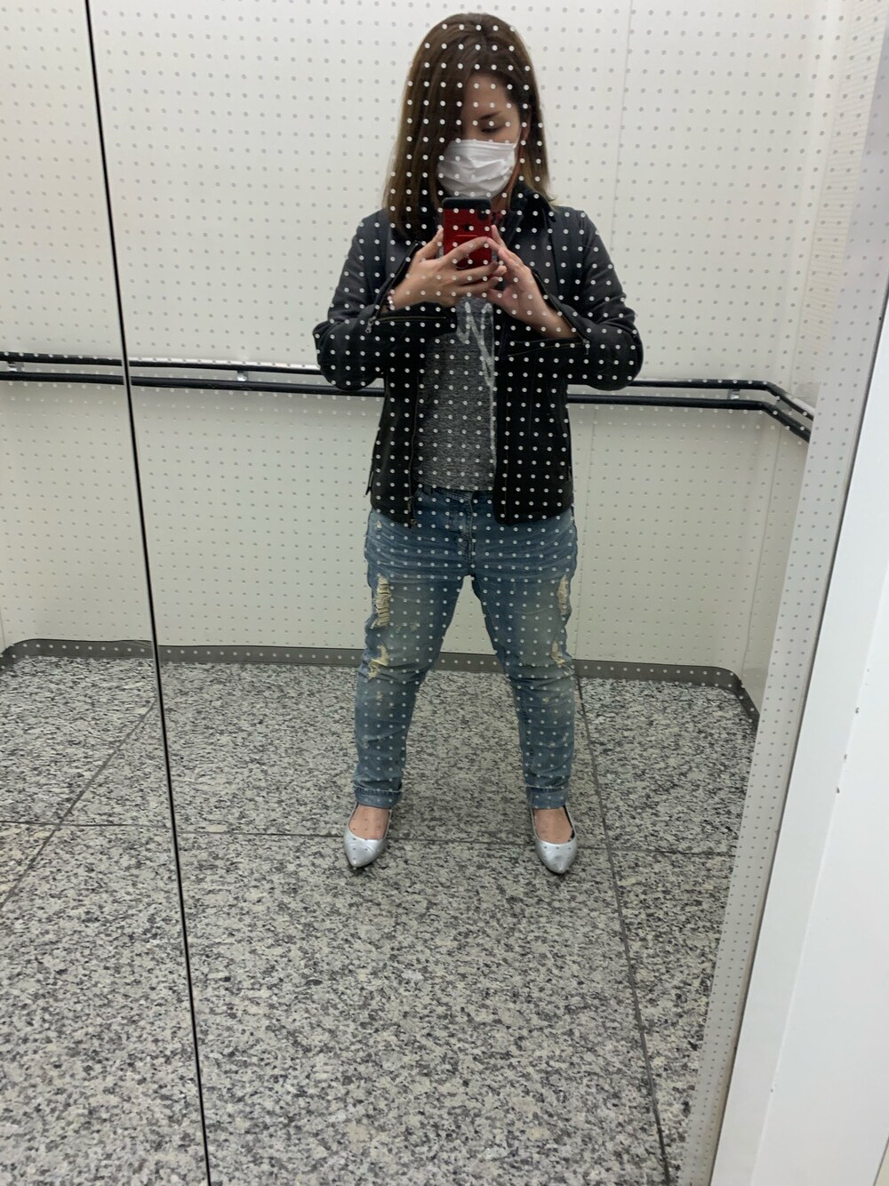 「antiquaのハラコデニムパンツ（デニムパンツ、ブルー系）」を使った、ぴろさん（レディース・154cm）の春コーディネートの1枚目の写真