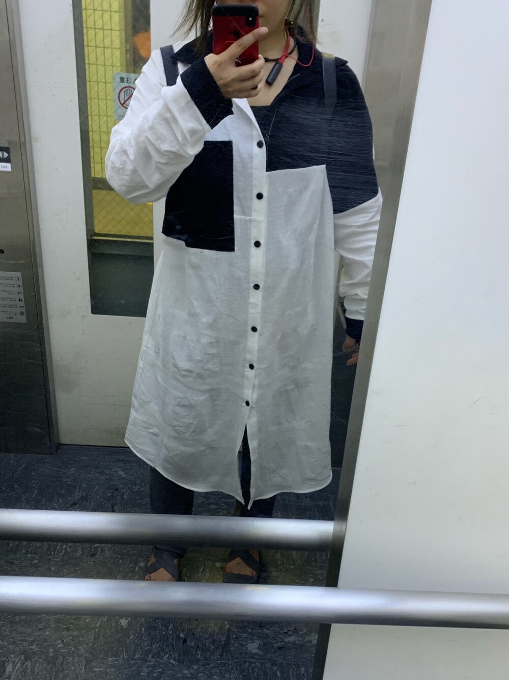 「antiquaのブロッキングロングシャツ（シャツ/ブラウス、ホワイト系）」を使った、ぴろさん（レディース・154cm）の夏コーディネートの1枚目の写真