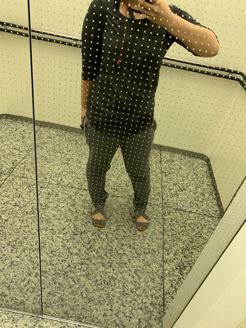 「antiquaのストレッチジーンズ（デニムパンツ、グレー系）」を使った、ぴろさん（レディース・154cm）の夏コーディネートの1枚目の写真