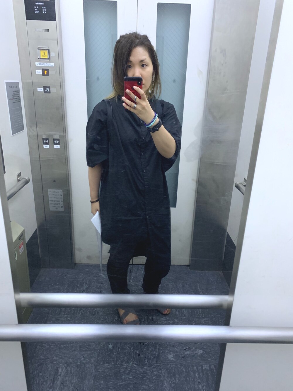 「antiquaのアシメロングシャツ（シャツ/ブラウス、ブラック系）」を使った、ぴろさん（レディース・154cm）の夏コーディネートの1枚目の写真