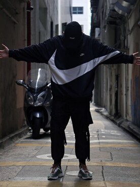 「NIKE（ナイキ）のアイテム（トレンチコート）」を使った、whitzzyさん（メンズ・176cm）の秋コーディネート