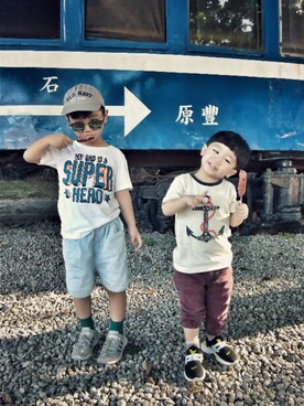 「OSHKOSH（オシュコシュ）のアイテム（トップス）」を使った、Bruce&Bruno🇹🇼さん（キッズ・110cm）の春コーディネート