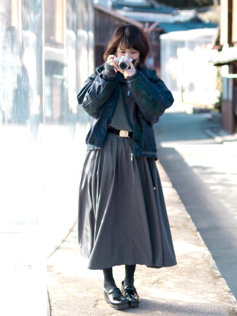「古着、フリクロ、ハーフジップ、ダンスコ、おしゃれさんと繋がりたい」｜「BEAMS BOYのGRAMICCI / 別注 ギャバ ロング スカート（スカート、グレー系）」を使った、めりこさん（レディース・165cm）の春コーディネートの1枚目の写真
