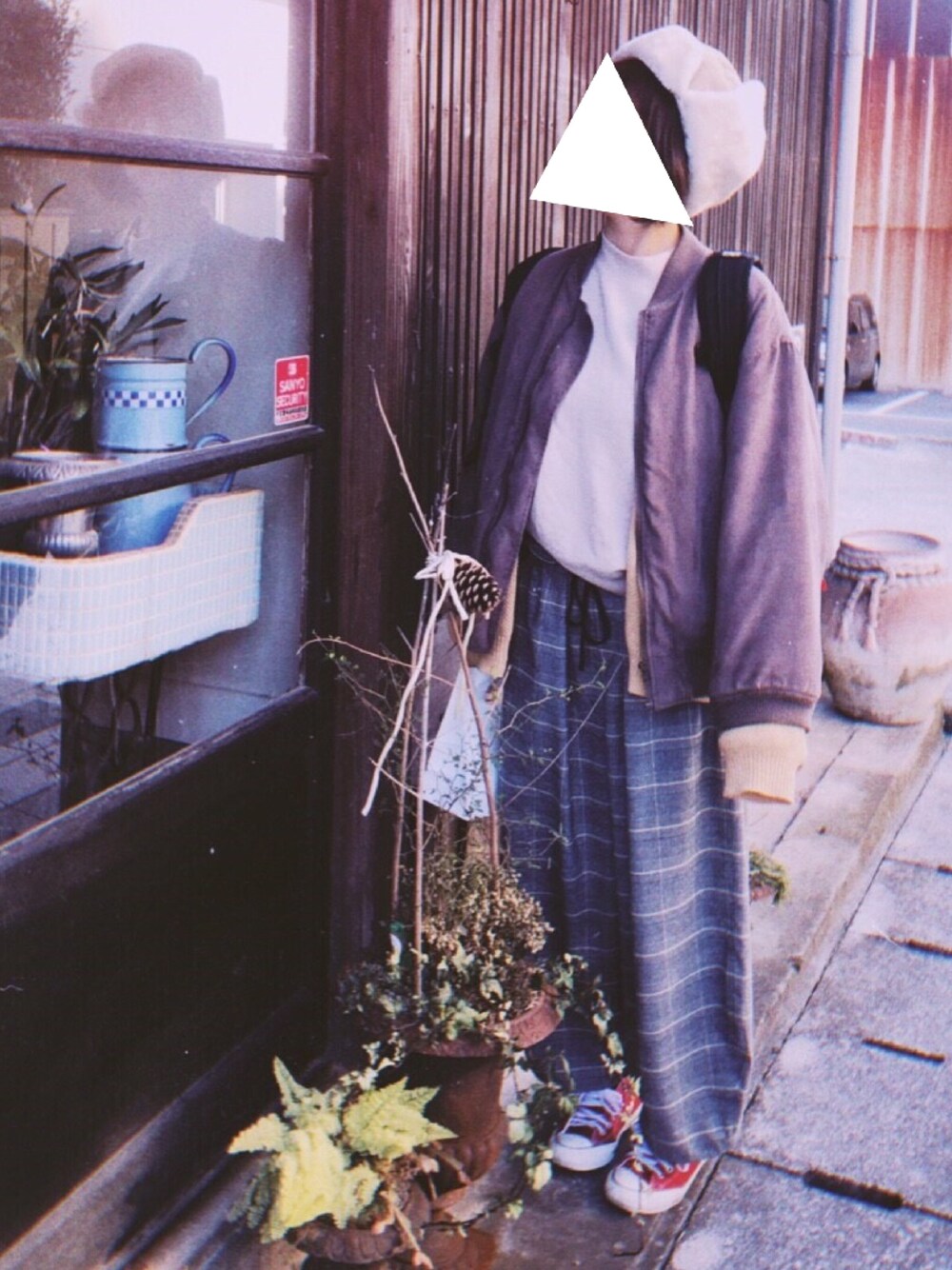 「フライトキャップ、スニーカー女子、おしゃれさんと繋がりたい」｜「UNIQLOのアイテム（スウェット、ベージュ系）」を使った、めりこさん（レディース・165cm）の冬コーディネートの1枚目の写真