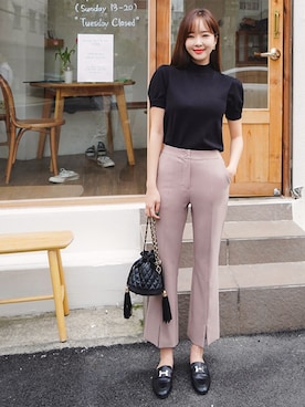 「アイテム（スラックス、ベージュ系）」を使った、envylookさん（レディース・165cm）の秋コーディネート