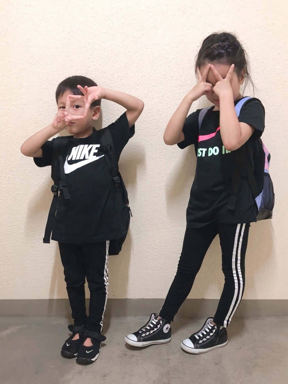 「ラブアンドピース2019、ラインパンツ、ナイキ、姉弟、おそろいコーデ、ブラックコーデ、コンバース、リンクコーデ、習い事、ブラック」｜「NIKEの86E765（Tシャツ/カットソー、ブラック系）」を使った、Star...★さん（キッズ・110cm）の秋コーディネートの1枚目の写真