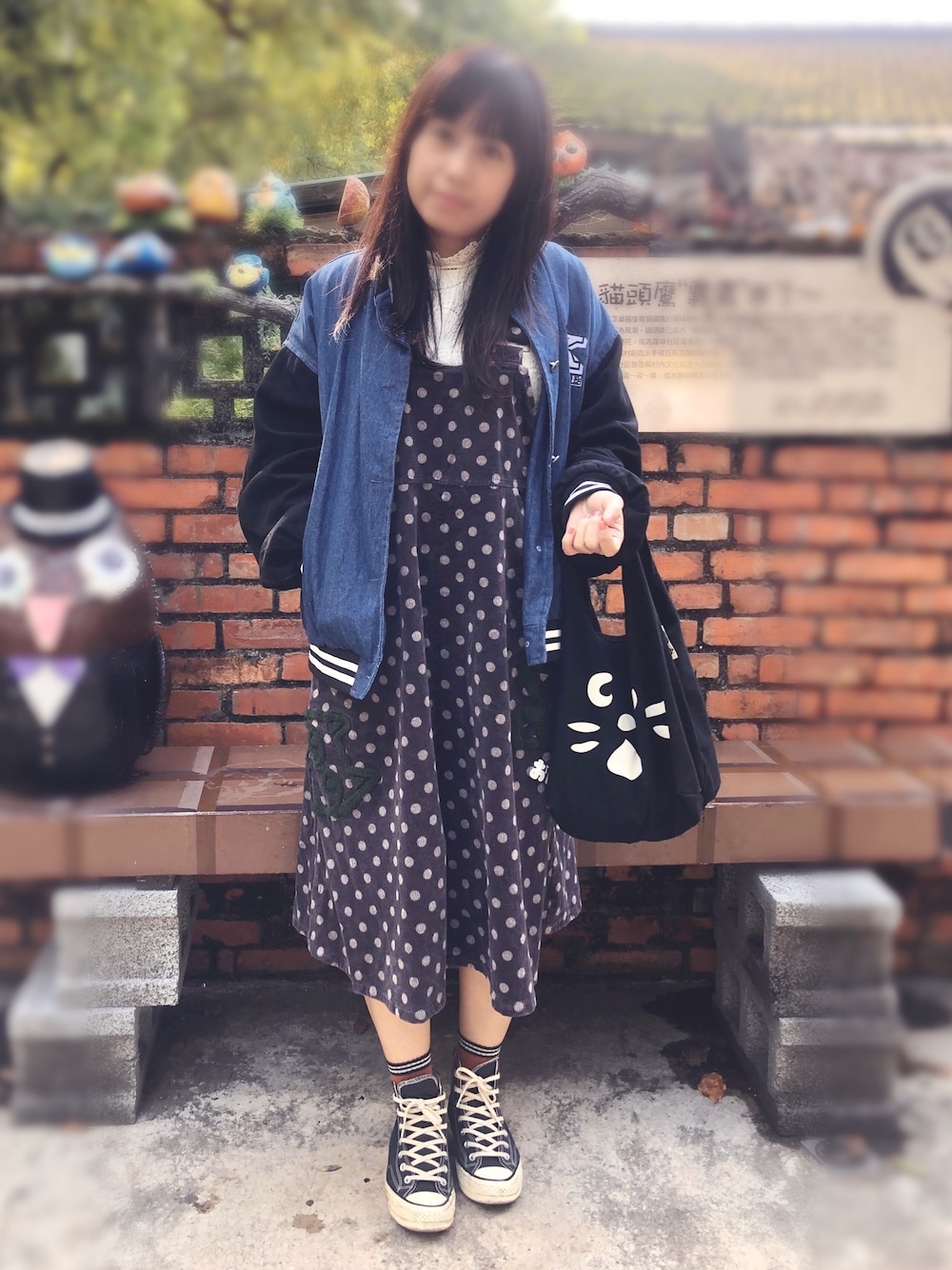 「ootd、球鞋、洋裝、水玉、光復新村、棒球外套、灰色、冬コーデ、休閒、レース」｜「katzeのアイテム（ワンピース/ドレス、グレー系）」を使った、Claire Tsaiさん（レディース・163cm）の冬コーディネートの1枚目の写真