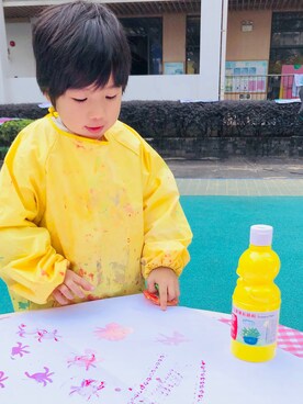 「noneのアイテム（トップス、イエロー系）」を使った、Angeldengさん（キッズ）の冬コーディネート