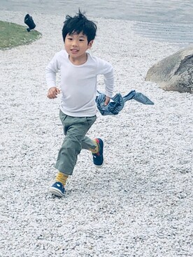 「Familiar （ファミリア）のアイテム（Tシャツ/カットソー、ホワイト系）」を使った、Angeldengさん（キッズ）の冬コーディネート