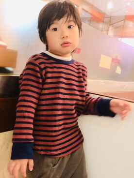 「petit main（プティマイン）のアイテム（トップス、レッド系）」を使った、Angeldengさん（キッズ）の冬コーディネート