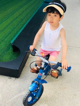 「PETIT BATEAU（プチバトー）のアイテム（ベスト、ホワイト系）」を使った、Angeldengさん（キッズ）の夏コーディネート