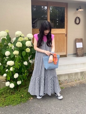 「ネオンカラー」｜「アイテム（財布/小物）」を使った、れいさん（レディース・157cm）の夏コーディネート