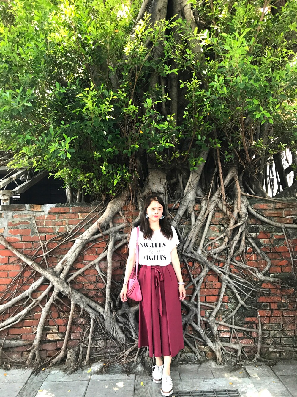 「H&Mのアイテム（Tシャツ/カットソー、ホワイト系）」を使った、erikachiaさん（レディース・157cm）の秋コーディネートの1枚目の写真