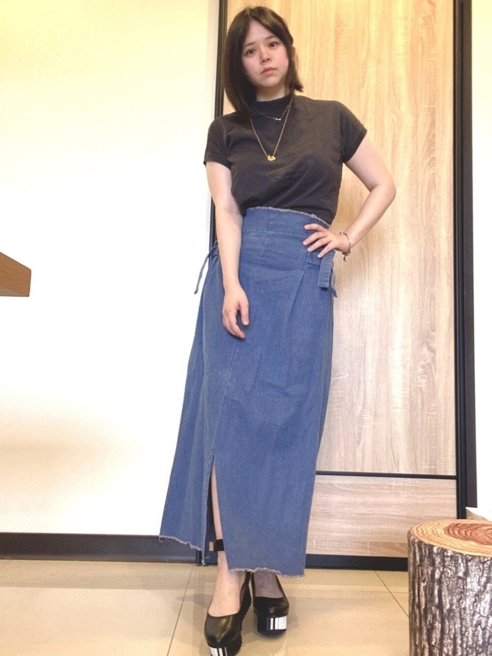 「jeans」｜「coenのアイテム（Tシャツ/カットソー、グレー系）」を使った、erikachiaさん（レディース・157cm）の夏コーディネートの1枚目の写真