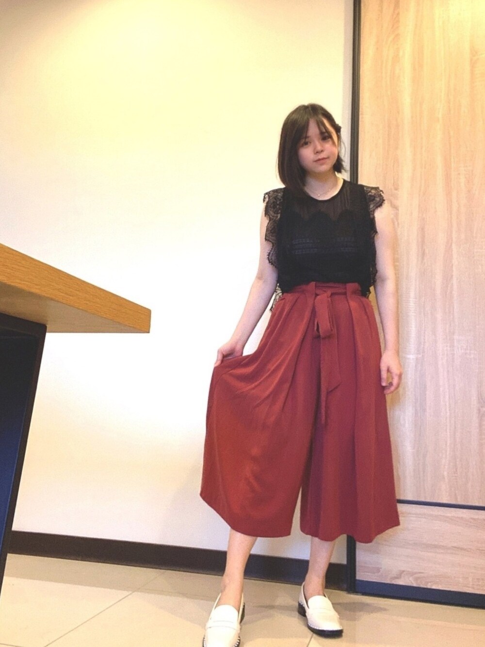 「red」｜「COCO DEALのアイテム（チノパンツ、レッド系）」を使った、erikachiaさん（レディース・157cm）の夏コーディネートの1枚目の写真