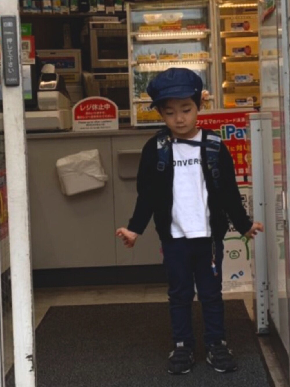 「リュック、帽子、キッズコーデ、カジュアルコーデ、休日スタイル、男の子、3歳、おしゃれさんと繋がりたい、夏だ！Tシャツ着よう！、キッズファッション」｜「petit mainのマリンキャップ（キャスケット、ブルー系）」を使った、®️さん（キッズ・74cm）の夏コーディネートの1枚目の写真