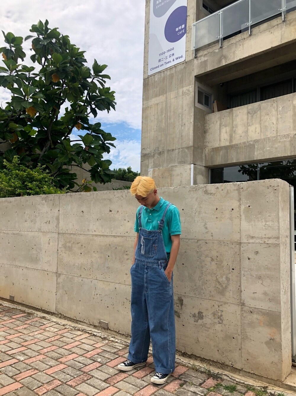 「VINTAGEのアイテム（サロペット/オーバーオール、ブルー系）」を使った、詹惠期さん（メンズ・166cm）の冬コーディネートの1枚目の写真