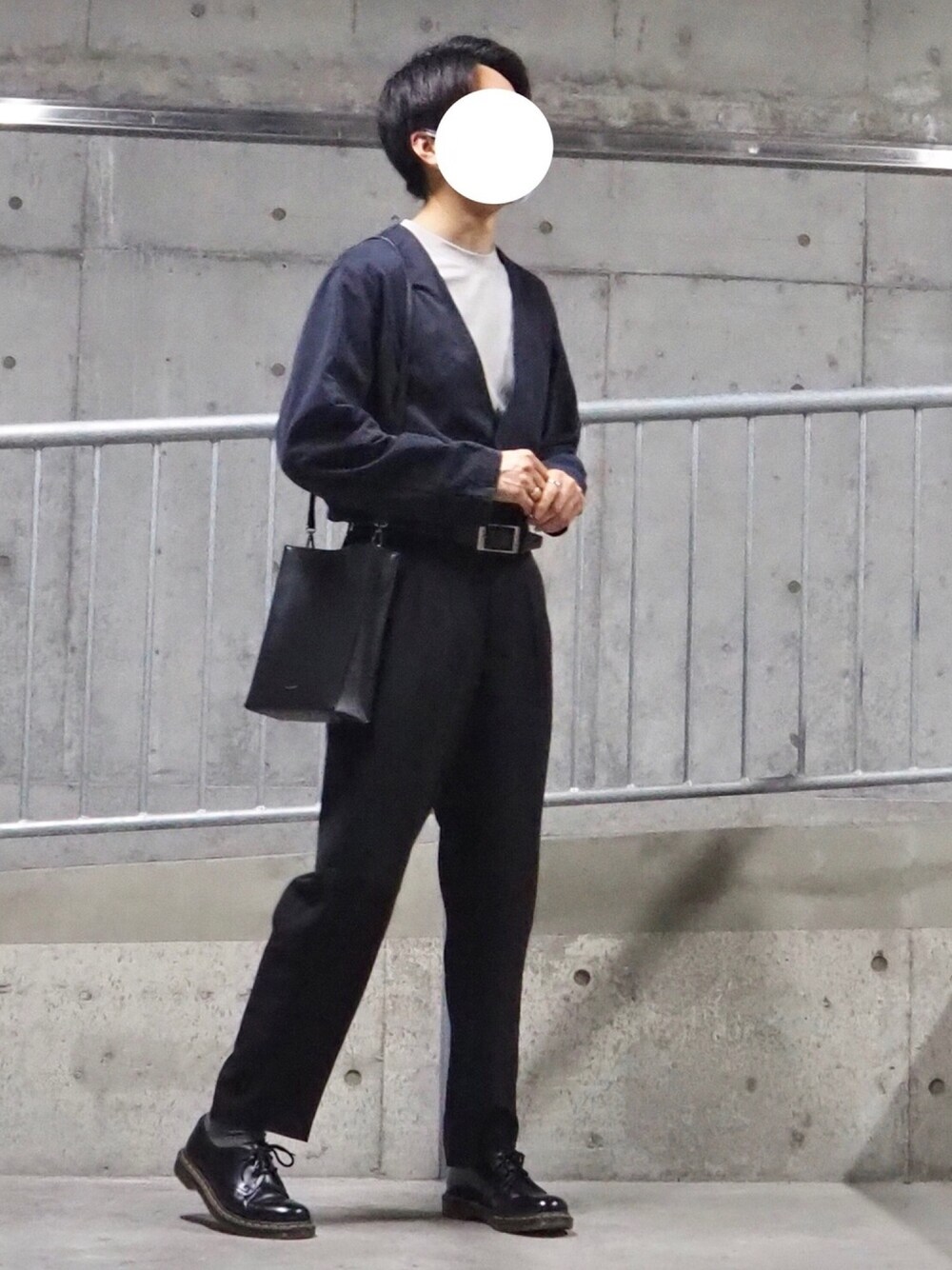 「これが私をアゲる服、これが私を超アゲる服、おしゃれさんと繋がりたい、モノトーン、タックイン、いいね、save、フォローお願いします🤑、UNIQLO、無印良品、革靴、ジャケット」｜「UNIQLOのエアリズムコットンオーバーサイズTシャツ（5分袖）（Tシャツ/カットソー、ホワイト系）」を使った、てもやさん（メンズ・177cm）の春コーディネートの1枚目の写真