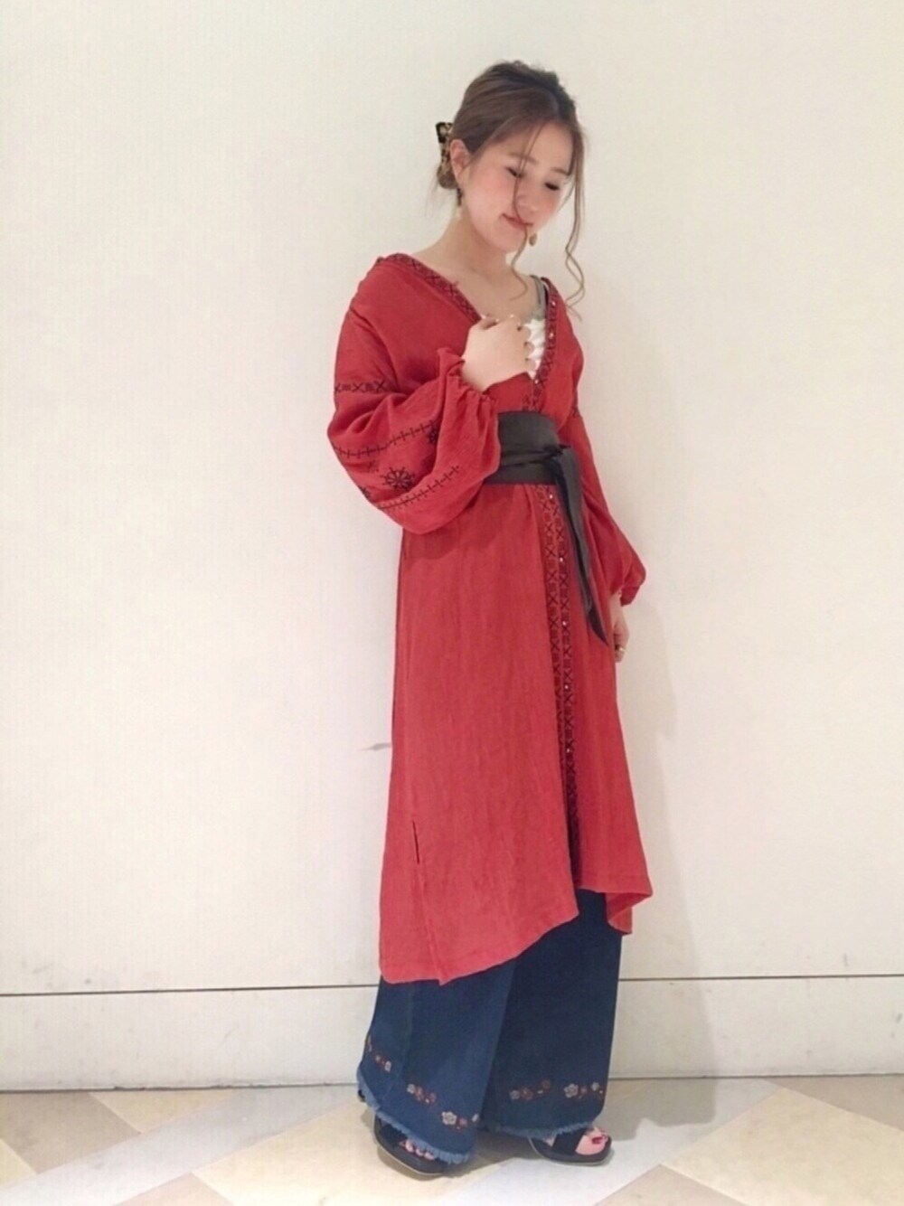 「archives、春、はるコーデ、ワイドパンツ、刺繍、ガウン、サッシュベルト、大人カジュアル、オレンジ、お花見」｜「archivesのアイテム（ワンピース/ドレス、オレンジ系）」を使った、sayu.さん（レディース・150cm）の春コーディネートの1枚目の写真