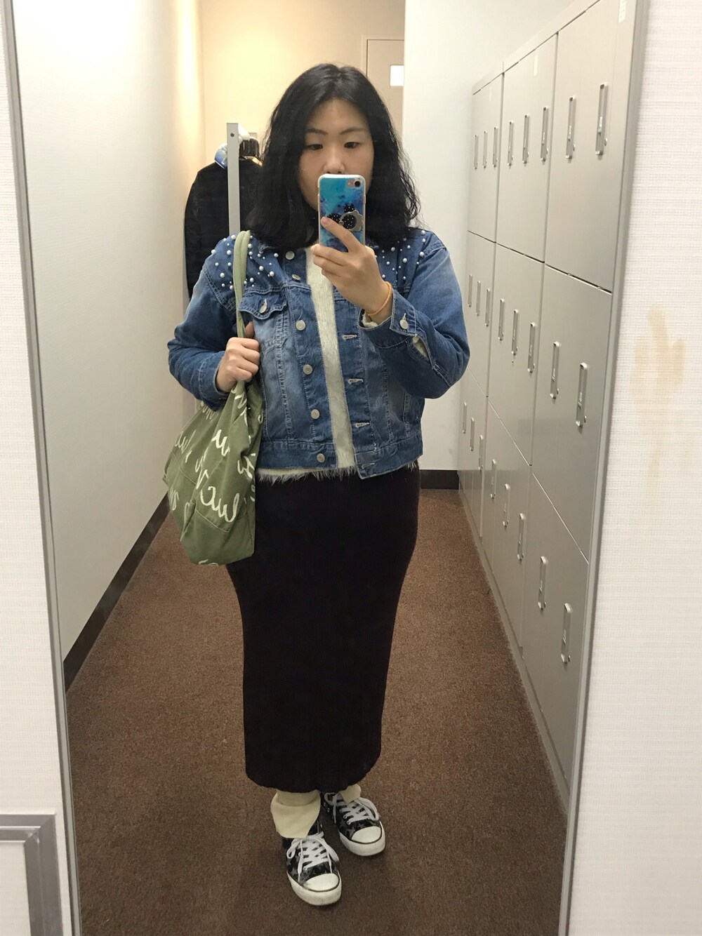 「プラスサイズ、バタバタ」｜「Availのアイテム（デニムジャケット、ブルー系）」を使った、流石さん（レディース・159cm）の冬コーディネートの1枚目の写真