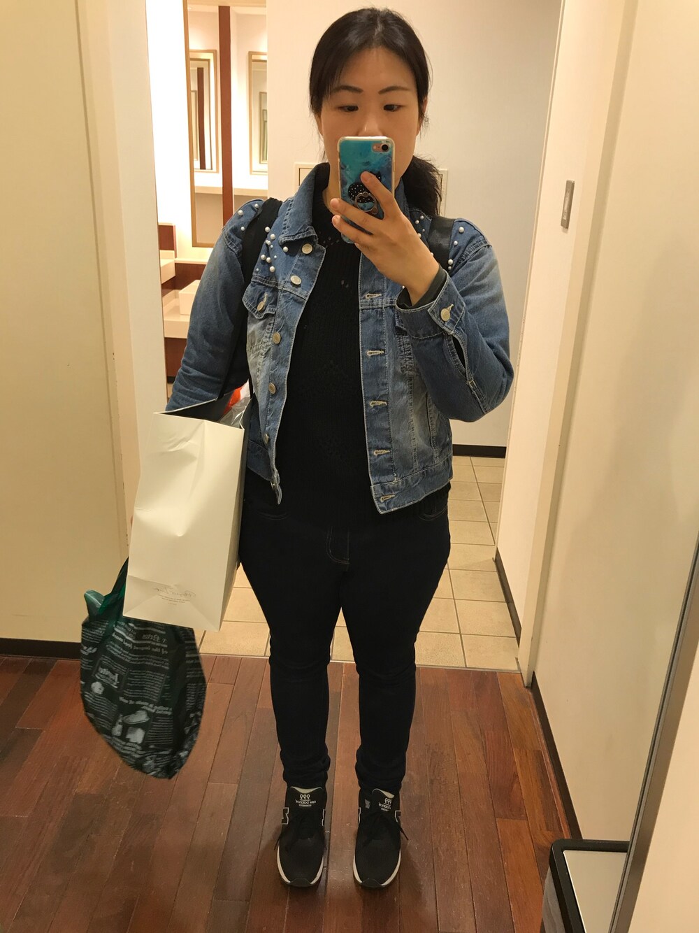 「プラスサイズ、休日スタイル、アウトレット」｜「NEW BALANCEのアイテム（スニーカー、ブラック系）」を使った、流石さん（レディース・159cm）の春コーディネートの1枚目の写真