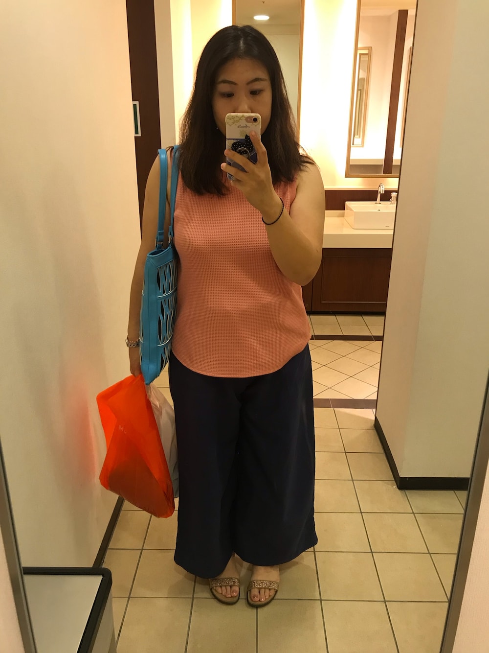 「アラフォー、プラスサイズ」｜「UNIQLOのアイテム（タンクトップ、ピンク系）」を使った、流石さん（レディース・159cm）の秋コーディネートの1枚目の写真