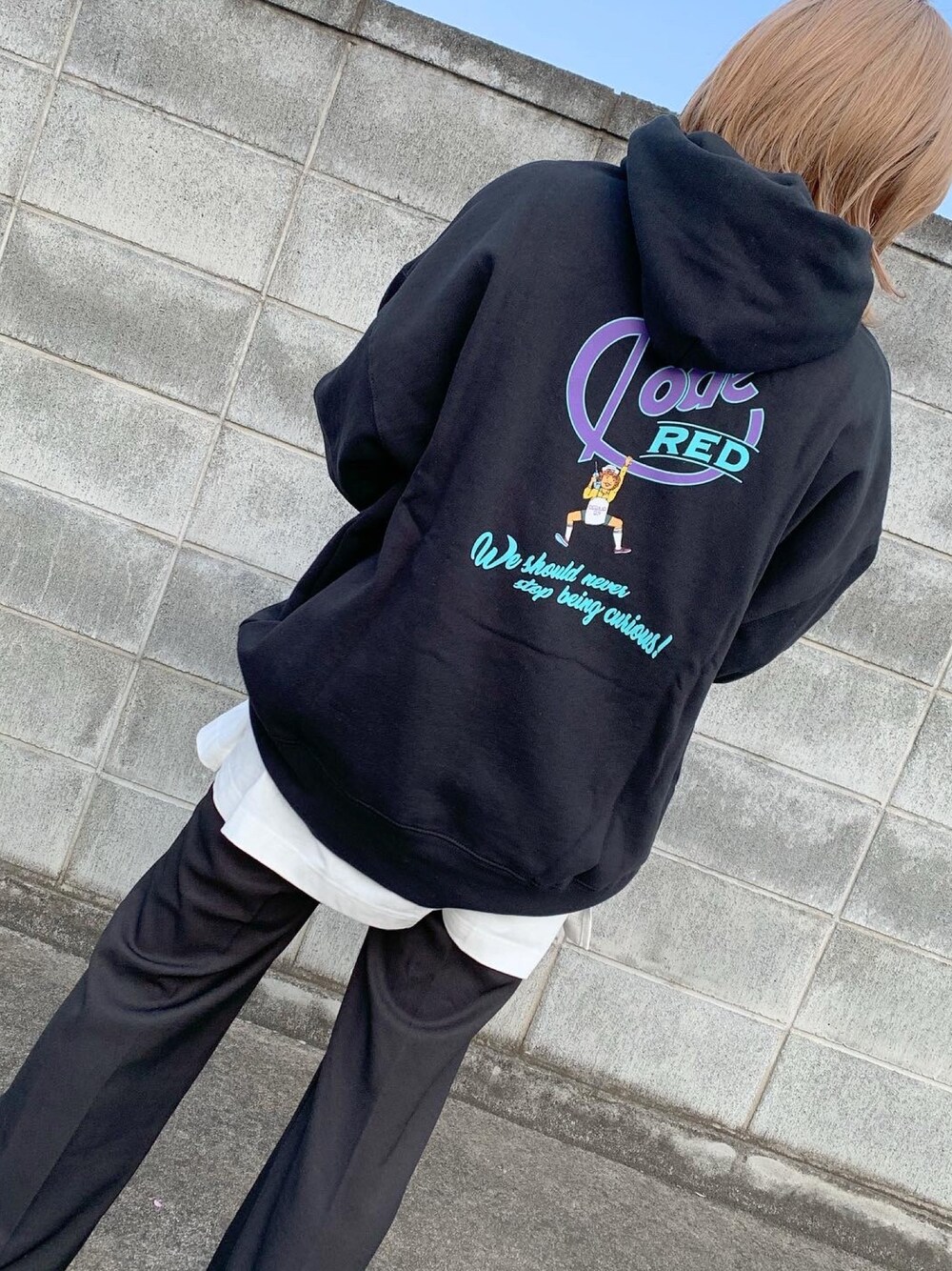 「初投稿、おしゃれさんと繋がりたい、お洒落さんとつながりたい、低身長、パーカー、カラーパンツ、フォローミー、Heather、FREAK’Ｓ STORE、apresjourmignon」｜「FREAK'S STOREのWEB限定 WEIRD ART WORKS × FREAK'S STORE/ウィアードアートワークス 別注 ビッグシルエット プルオーバーパーカー（パーカー、ブラック系）」を使った、あやピさん（レディース・153cm）の春コーディネートの1枚目の写真
