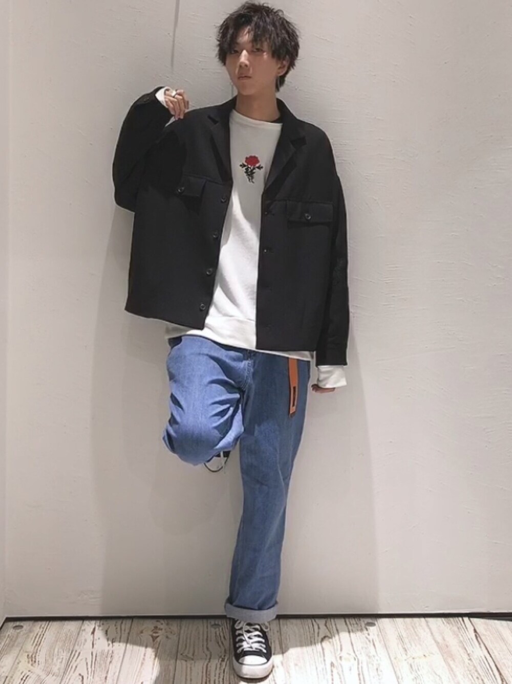 「おしゃれさんと繋がりたい、シンプル、刺繍、きれいめカジュアル、カジュアル、ビッグシルエット、オーバーサイズ、CPOジャケット、ワイドパンツ、デニム」｜「HAREのシシュウブルゾン(HARE)（ブルゾン、ブラック系）」を使った、seiさん（メンズ・180cm）の春コーディネートの1枚目の写真