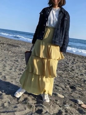 「海」｜「アイテム（デニムジャケット）」を使った、NOEMIさん（レディース・157cm）の春コーディネート