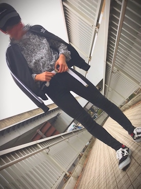 「adidasジャージ」｜「アイテム（ブルゾン）」を使った、teruki.さん（メンズ・168cm）の冬コーディネート
