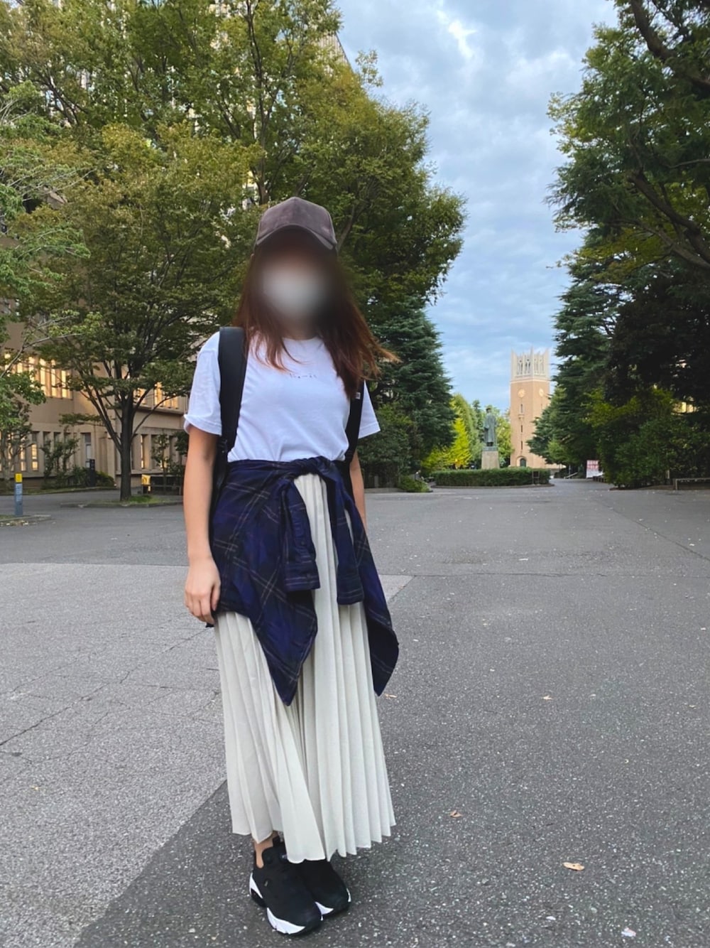 「秋服準備はじめました、秋コーデ、休日コーデ、カジュアル、プリーツスカート、白Tシャツ」｜「NEW ERAのニューエラ Tシャツ 高橋愛（Tシャツ/カットソー、ホワイト系）」を使った、ruuunさん（レディース・157cm）の秋コーディネートの1枚目の写真