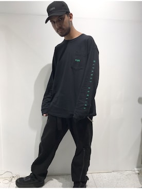 綺麗な黒 ロンt メンズ コーデ 人気のファッションスタイル