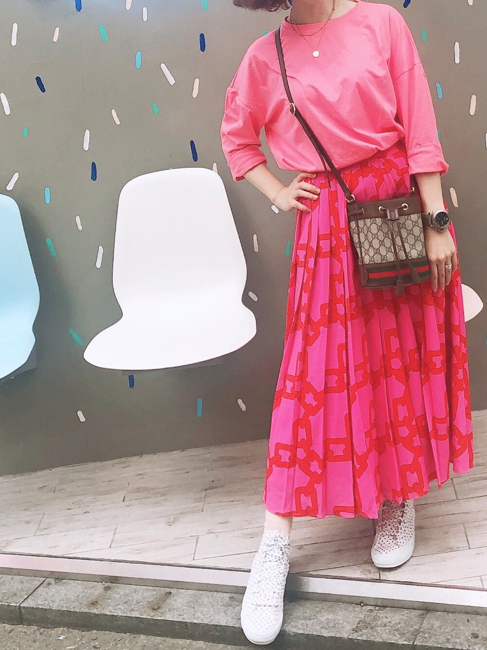 「outfit、daily look、travel、pink」｜「GUCCIのアイテム（ショルダーバッグ、ブラウン系）」を使った、Doraさん（レディース・158cm）の春コーディネートの1枚目の写真