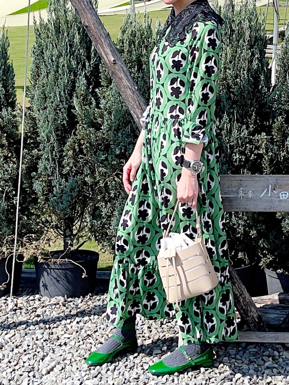 「travel、daily look、ootd、spring、dress、green」｜「PANERAIのアイテム（腕時計、グリーン系）」を使った、Doraさん（レディース・158cm）の春コーディネートの1枚目の写真